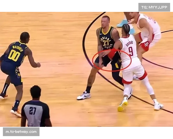 狄龙布鲁克斯因右腹股沟酸痛缺阵今日对阵爵士的比赛